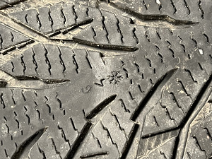 Nokian Hakkapeliitta R3 SUV 285/40/22 (2 foto / 5)