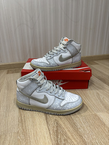 Женские кроссовки Nike (1 фото из 8)