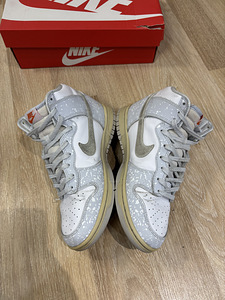 Женские кроссовки Nike (2 фото из 8)