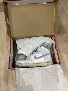 Женские кроссовки Nike (8 фото из 8)