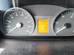Mercedes-Benz Sprinter (9 фото из 13)
