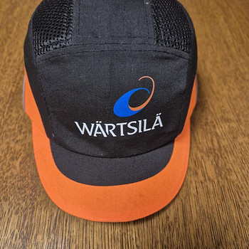 Продается новая защитная кепка "Wärtsilä", размер 53-63