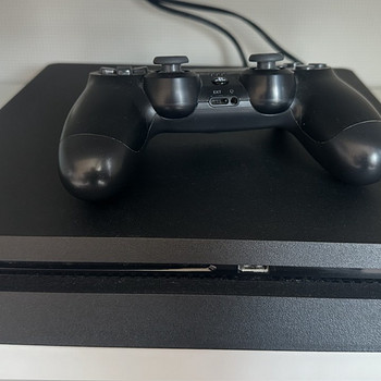 Ps4 Slim + 2 mängud