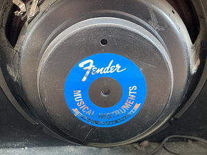 Fender 700 сделан в США (6 фото из 10)