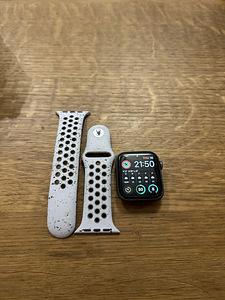 Apple Watch Series 5 44мм (1 фото из 2)