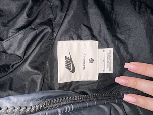 Куртка Nike (2 фото из 3)
