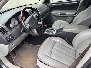 Chrysler 300c varuosadeks (4 foto / 6)