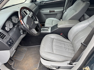 Chrysler 300c varuosadeks (5 foto / 6)