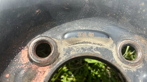 Оригинальные стальные диски Ford 14" 4x108 (2 фото из 3)