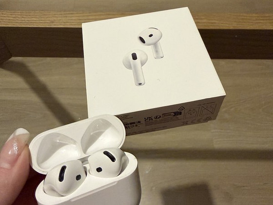 AirPods 4