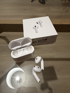 AirPods 4 (3 foto / 3)