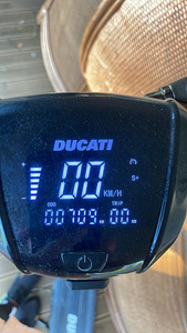 Электросамокат Ducati Pro 3 (2 фото из 5)