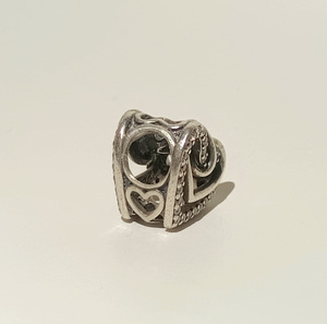 Pandora Amulett "Sädelevad põimunud südamed" (2 foto / 5)