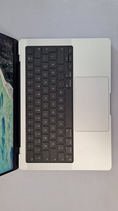 MacBook Pro 14' M4 16/512gb (2 foto / 2)