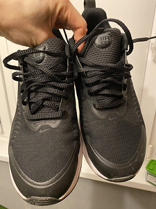 Nike кроссовки (4 фото из 5)