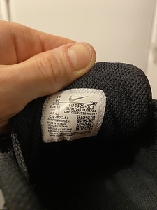 Nike кроссовки (5 фото из 5)