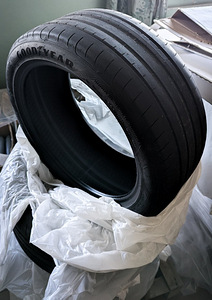 Б/у летние шины Goodyear 235/45 R18 98Y — 2 шт (2 фото из 8)