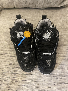 Black LV skates (2 фото из 8)