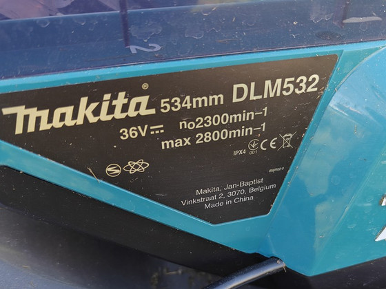Аккумуляторная газонокосилка Makita DLM532