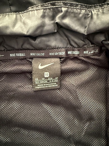 Куртка Nike (2 фото из 2)