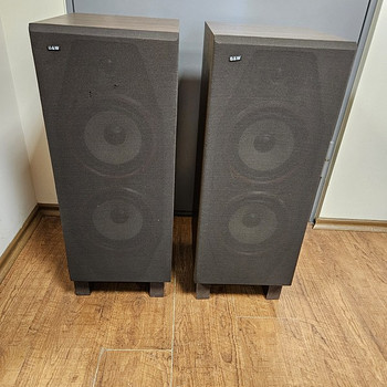 B&W Bowers And Wilkins DM 220 HiFi põranda kõlarid.
