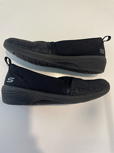 Skechers Air cooled размер 39 черные туфли (2 фото из 2)