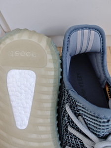 ADIDAS YEEZY BOOST 350 V2 Кроссовки 39,5р. (2 фото из 4)