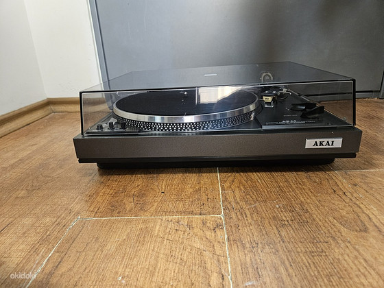 Akai Akai AP-206 2-скоростной проигрыватель с прямым приводо
