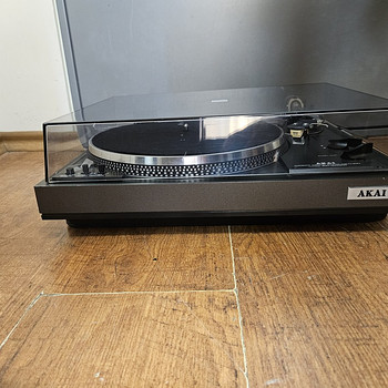 Akai Akai AP-206 2-скоростной проигрыватель с прямым приводо