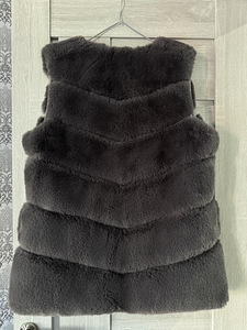 Меховая жилетка (3 фото из 4)