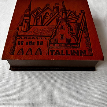 Tallinna vintage suveniirkarp, nahkkattega