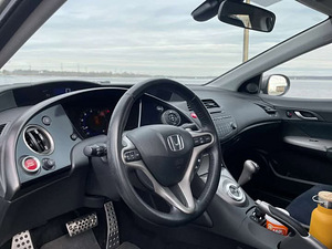 Honda Civic 2008 (5 фото из 7)