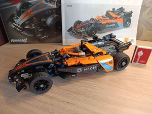 LEGO Technic NEOM McLaren Формула (3 фото из 5)
