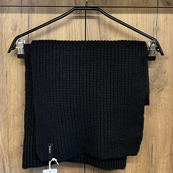 UUS! SALL GUESS 32x180cm