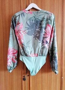 Guess боди XS. Новый. (3 фото из 3)