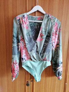 Guess боди XS. Новый. (1 фото из 3)