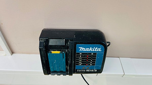 Зарядное устройство Makita DC18SD (3 фото из 3)