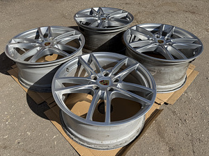20" оригинальные диски Porsche разной ширины 5x130 + датчики (3 фото из 9)