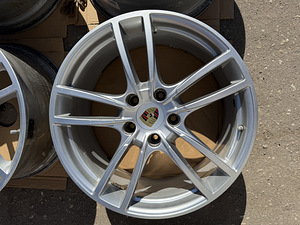 20" оригинальные диски Porsche разной ширины 5x130 + датчики (5 фото из 9)