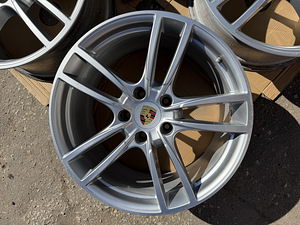 20" оригинальные диски Porsche разной ширины 5x130 + датчики (6 фото из 9)