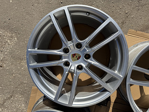 20" оригинальные диски Porsche разной ширины 5x130 + датчики (7 фото из 9)