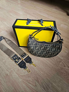 Fendi сумка,как новая (2 фото из 7)