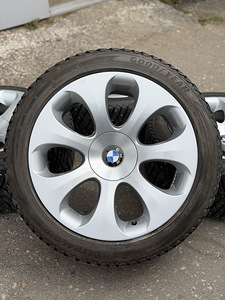 19" оригинальные диски BMW стиль 121 5x120 + шипованные шины 245/45 (1 фото из 8)