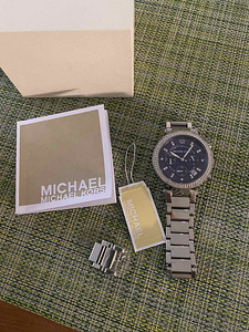 Часы Michael Kors (3 фото из 3)