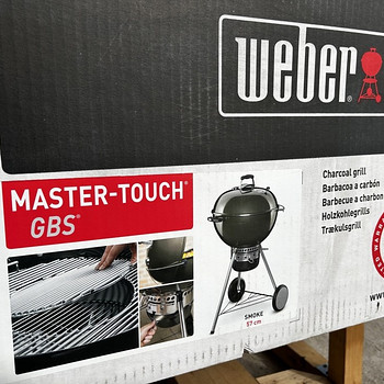 Weber Master-Touch GBS 57 см угольный гриль (Smoke)