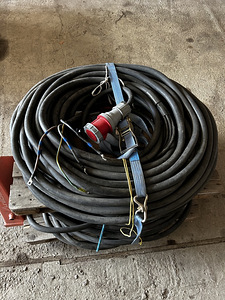 Heavy-Duty 140m Industrial Power Cable (3 x 50 mm^2 + 1) (1 foto / 2)