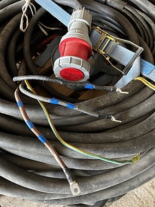 Heavy-Duty 140m Industrial Power Cable (3 x 50 mm^2 + 1) (2 foto / 2)