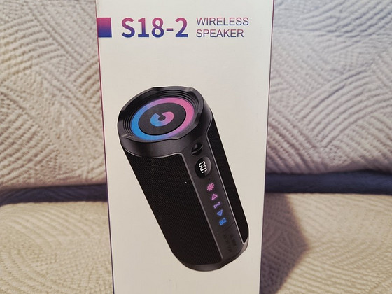 Uus kaasaskantav Bluetooth 5.4 kõlar RGB-valgustusega