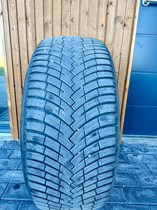 Шипованные шины Pirelli 255/50/19 (2 фото из 6)