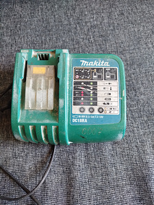 Makita зарядка (1 фото из 1)